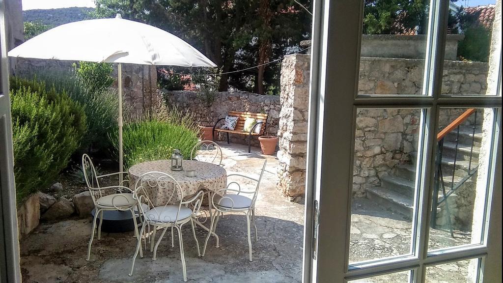 D House Authentic Zlarin House, Relaxing Courtyard And Terrace Βίλα Δωμάτιο φωτογραφία