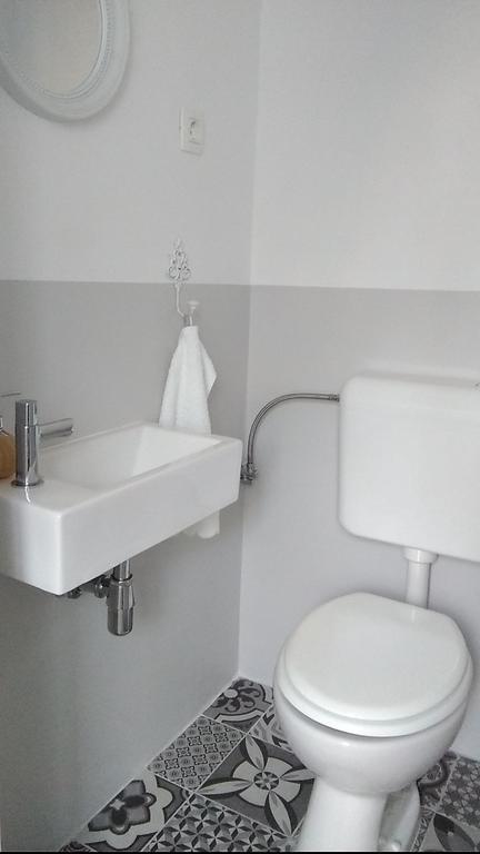 D House Authentic Zlarin House, Relaxing Courtyard And Terrace Βίλα Δωμάτιο φωτογραφία